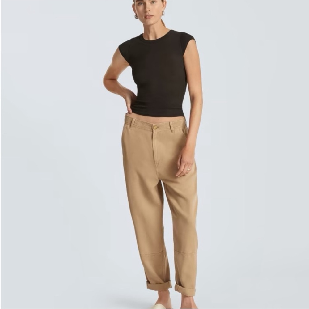 Everlane Relaxed chino butttrsoft